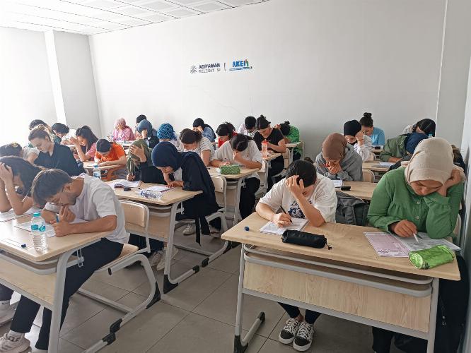 AKEM’de YKS Maratonu Başladı: 5 Haftada 25 Deneme Sınavı