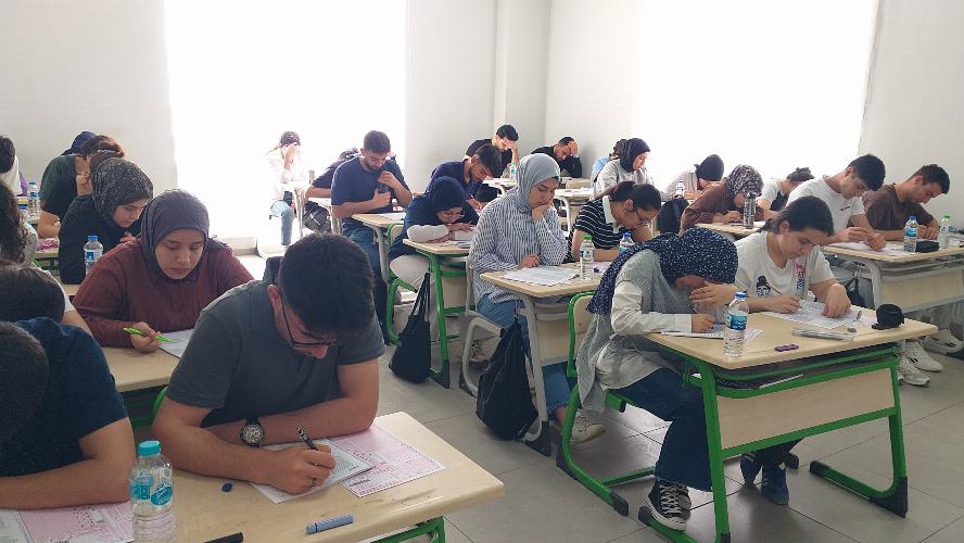 AKEM’de YKS Maratonu Başladı: 5 Haftada 25 Deneme Sınavı