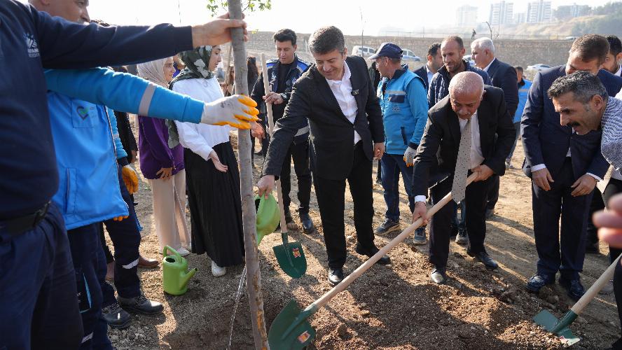 Adıyaman’ın 71. Yılında 71 Fidan Toprakla Buluştu