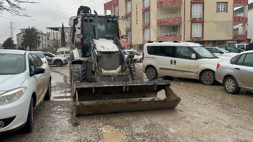 Adıyaman Belediyemizden yollara anında müdahale: Ekipler sahada   