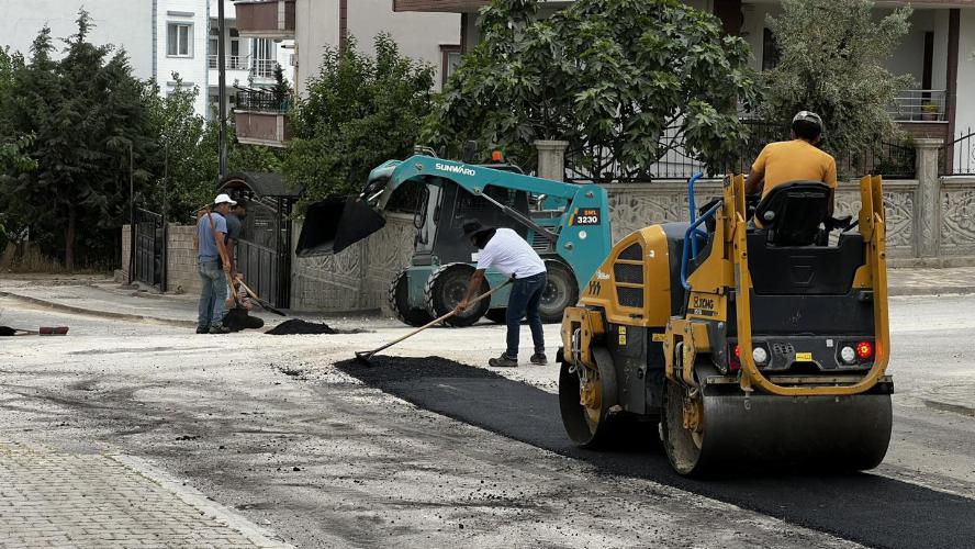Adıyaman Belediyemiz 8 Mahallede Yama ve Dolgu Çalışmalarını Sürdürüyor