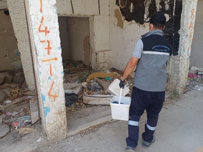 Adıyaman Belediyemizden haşereyle mücadele gece gündüz aralıksız devam ediyor   