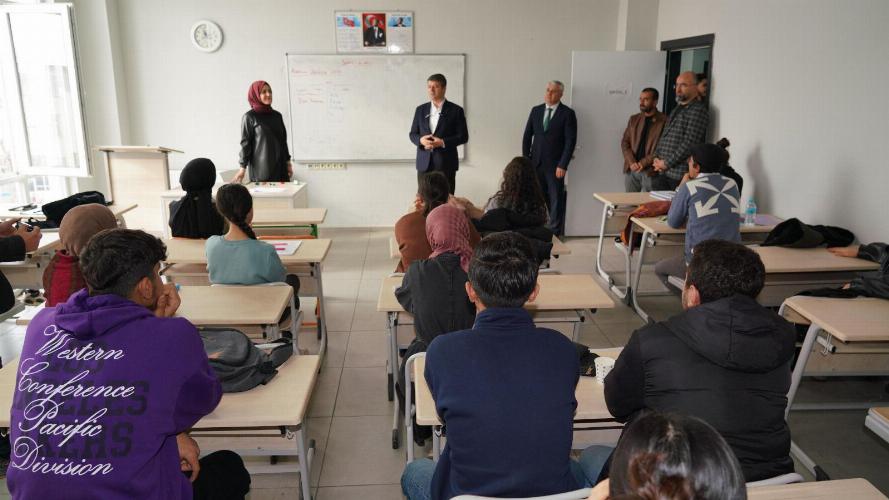 Adıyaman Belediyemizden üniversiteyi kazanan öğrencilere eğitim desteği
