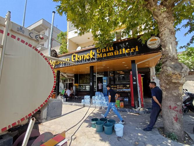 Adıyaman Belediyemizden mahallelere su dağıtım desteği