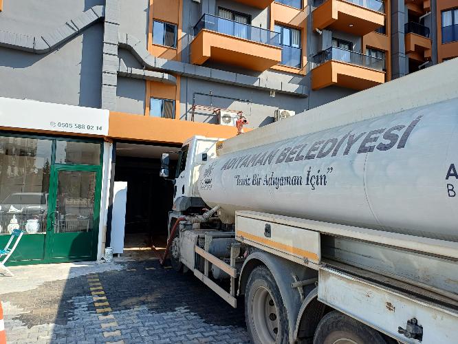 Adıyaman Belediyemizden mahallelere su dağıtım desteği