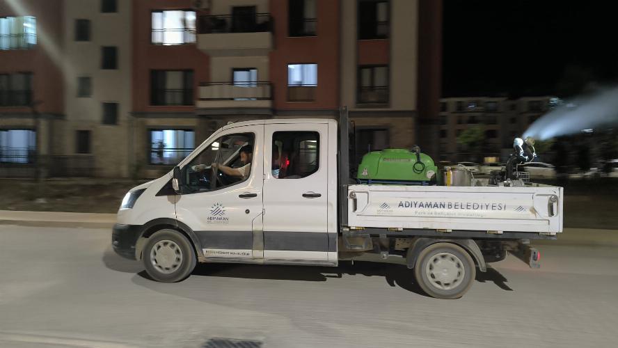 Adıyaman Belediyemiz 6 ekiple gece ilaçlama yapıyor   