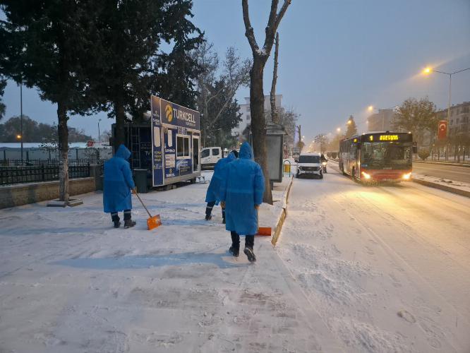 Adıyaman’da Yoğun Karla Mücadele: Belediyemiz Ekipleri Teyakkuzda   