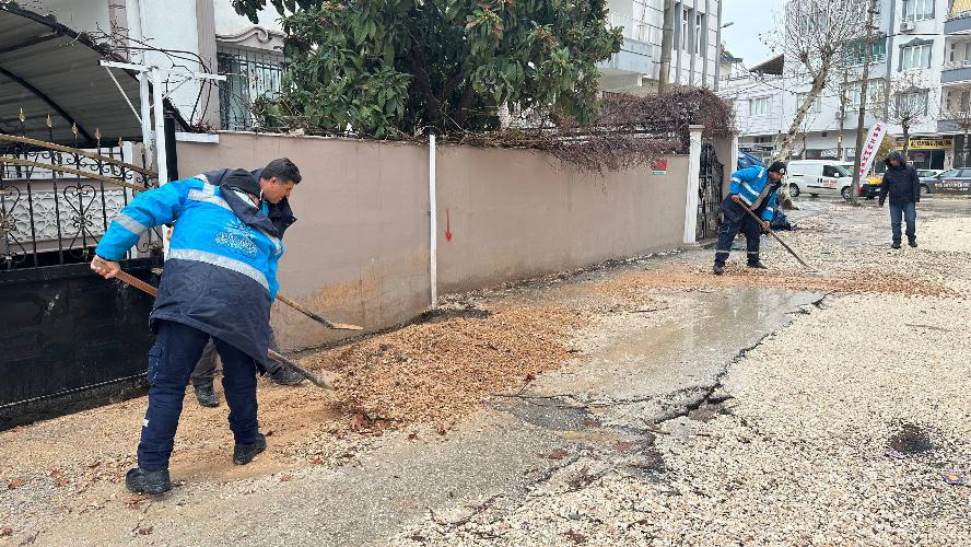 Adıyaman Belediyemizden yollara anında müdahale: Ekipler sahada   