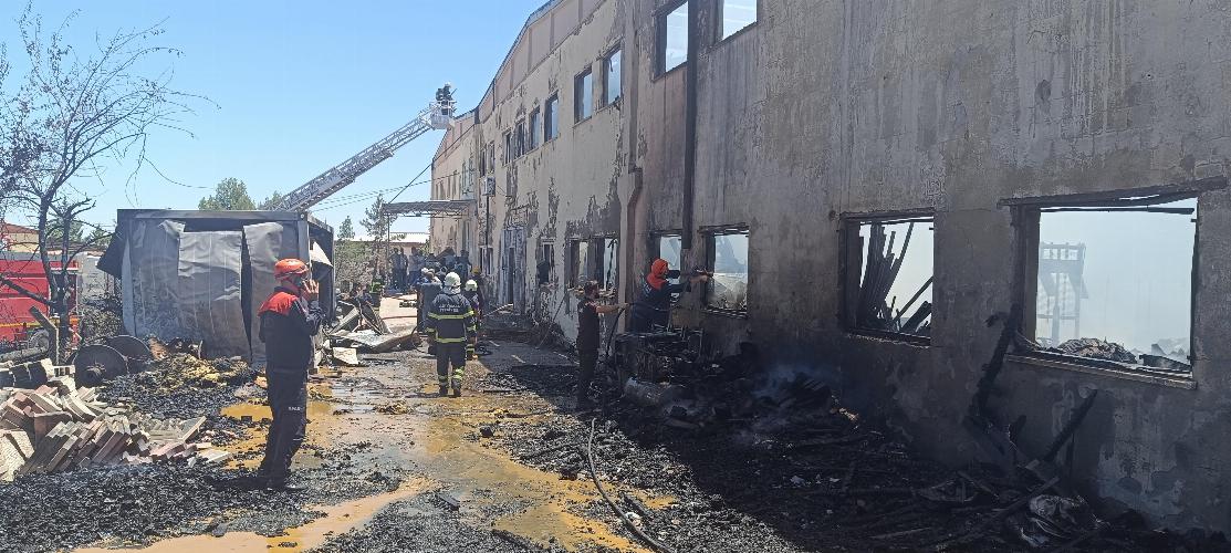 Adıyaman Belediyemiz İtfaiye ekipleri OSB’de faciayı önledi