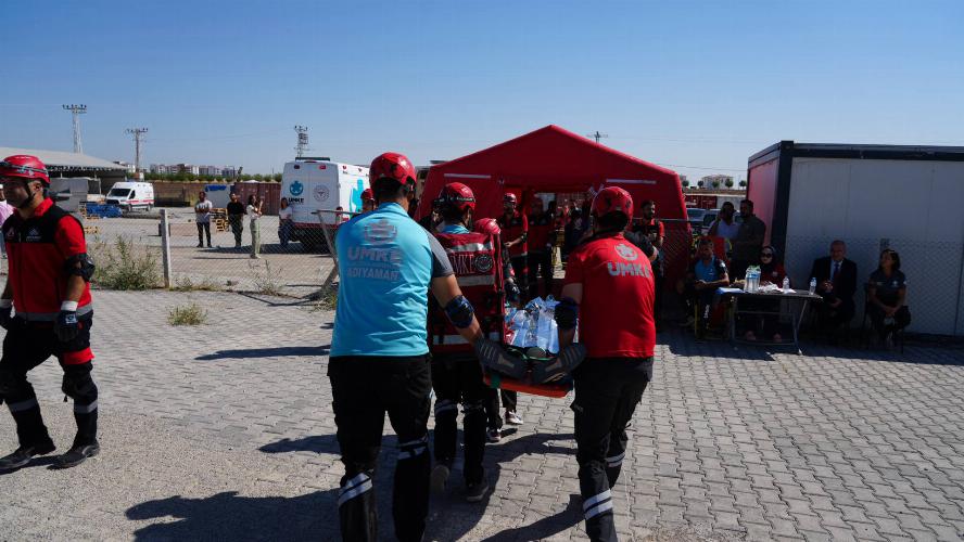 Adıyaman Belediyemizden Gerçeği Aratmayan Deprem Tatbikatı