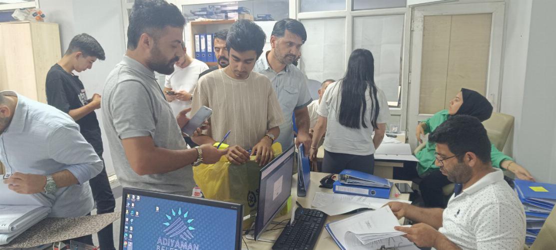 Adıyaman Belediyemizde yerinde dönüşüm mesaisi seferberliği: izinler iptal edildi, mesai aralarında çalışmaya devam