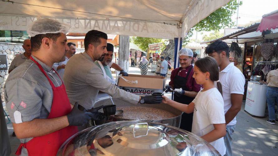 Adıyaman Belediyemizden 6 bin kişiye aşure ikramı