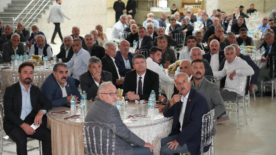 Başkanımız Tutdere Muhtarlarla Bir Araya Geldi: “Önceliğimiz Köyüyle, Kentiyle Adıyaman Halkıdır”