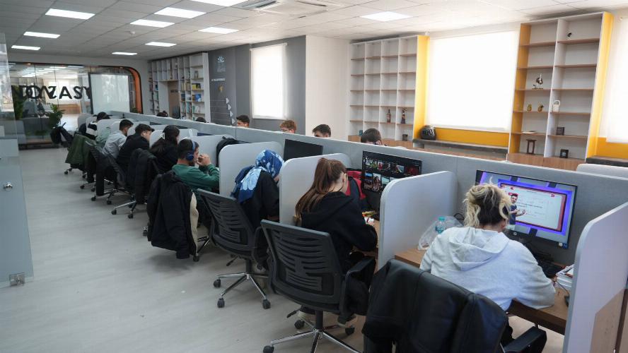 Adıyaman Belediyemizin Yaşayan Kütüphane hizmeti yoğun ilgi görüyor