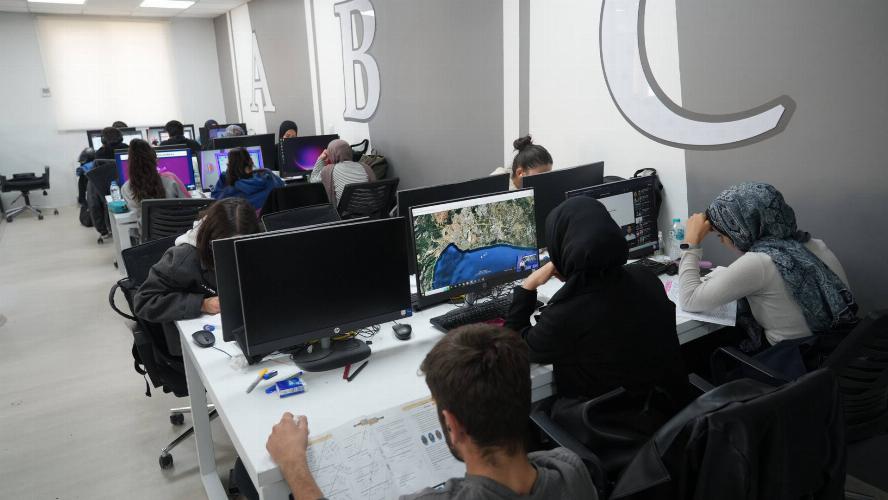 Adıyaman Belediyemizin Yaşayan Kütüphane hizmeti yoğun ilgi görüyor