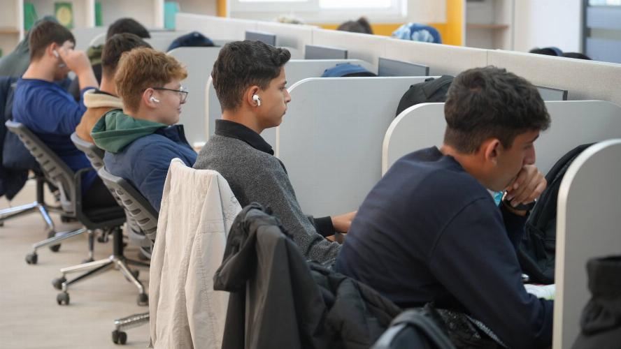 Adıyaman Belediyemizin Yaşayan Kütüphane hizmeti yoğun ilgi görüyor