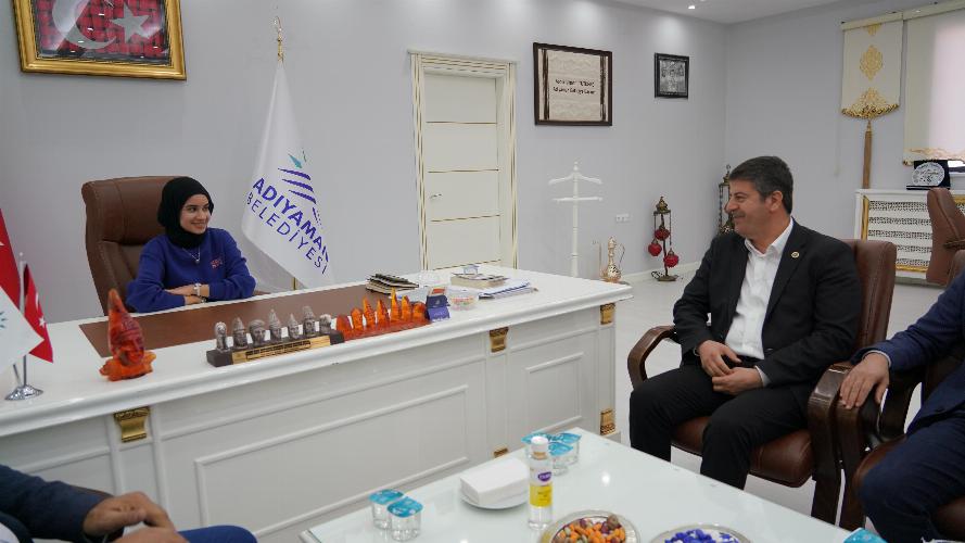 Başkanımız Tutdere koltuğunu Adıyaman LGS birincisi Zeynep Rana’ya devretti
