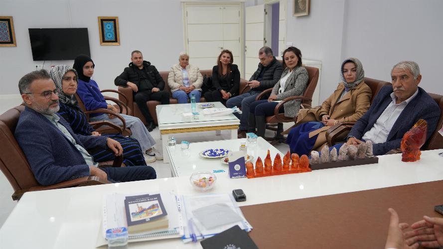 Başkanımız Tutdere koltuğunu Adıyaman LGS birincisi Zeynep Rana’ya devretti