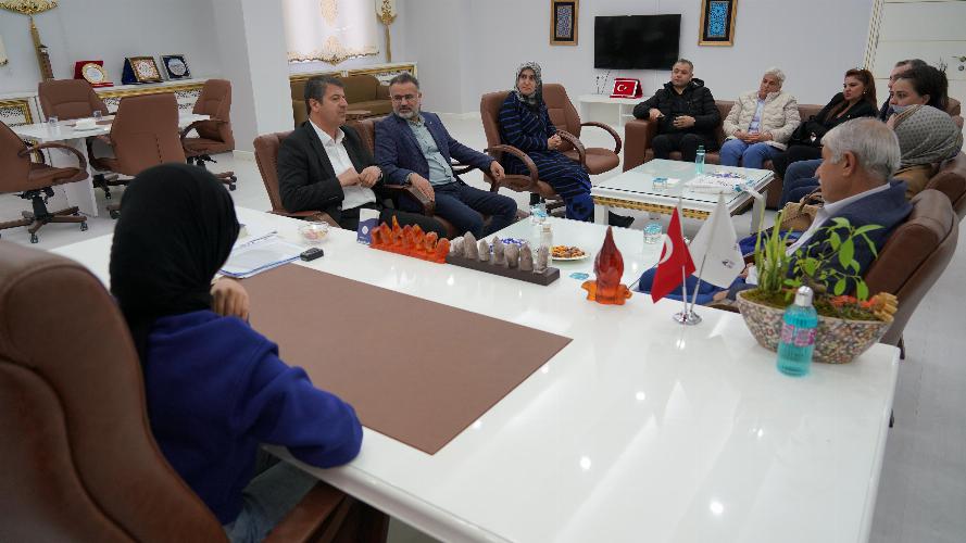 Başkanımız Tutdere koltuğunu Adıyaman LGS birincisi Zeynep Rana’ya devretti