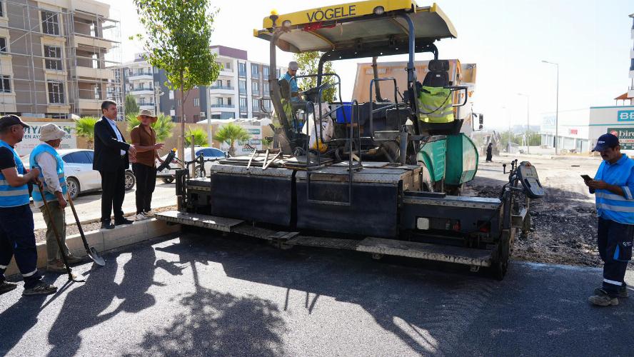 Adıyaman Belediyemiz Filamingo Yolu’nda asfalt serimine başladı