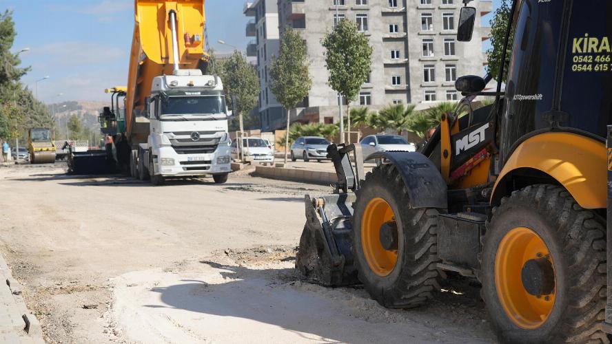 Adıyaman Belediyemiz Filamingo Yolu’nda asfalt serimine başladı