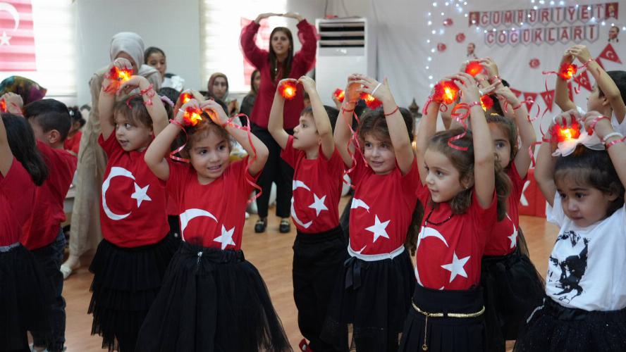 Belediyemizin kreşlerinde miniklerden anlamlı Cumhuriyet Bayramı kutlaması   