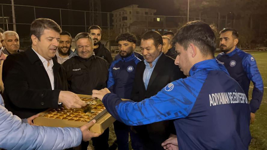 Başkanımız Tutdere’den işitme engelli futbolculara baklava ikramı