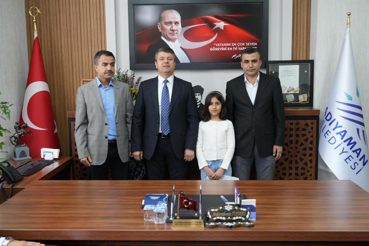 Başkanımız Tutdere, koltuğunu çocuklara emanet etti