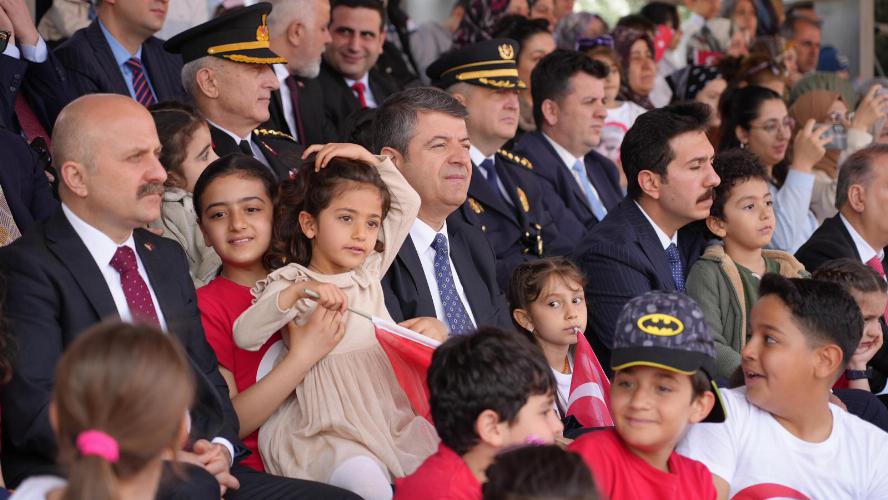 Başkanımız Tutdere, koltuğunu çocuklara emanet etti