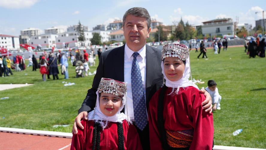 Başkanımız Tutdere, koltuğunu çocuklara emanet etti