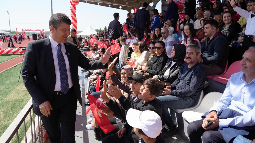 Başkanımız Tutdere, koltuğunu çocuklara emanet etti