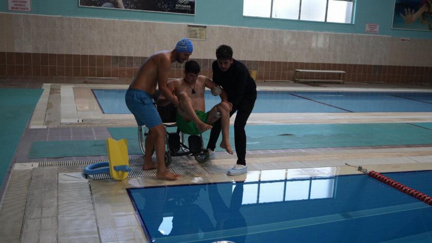 Depremzede Türkan Özer, Adıyaman Belediyemiziin fizik tedavi hizmeti sayesinde yeniden hayata tutundu