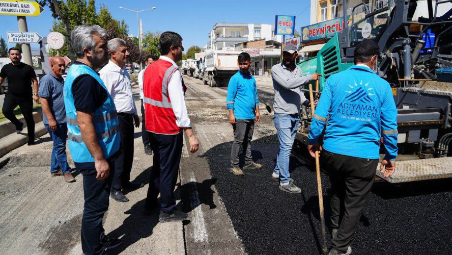 Adıyaman Belediyemiz Karapınar Caddesi’nde asfalt çalışmalarına başladı