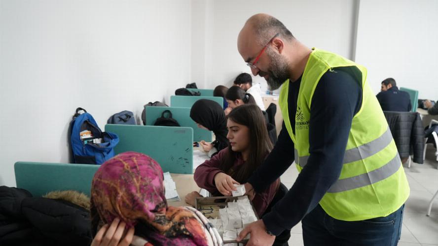 ‘Adıyaman Senin’ projesiyle öğrencilere sıcak çorba ve çikolata ikramı başladı