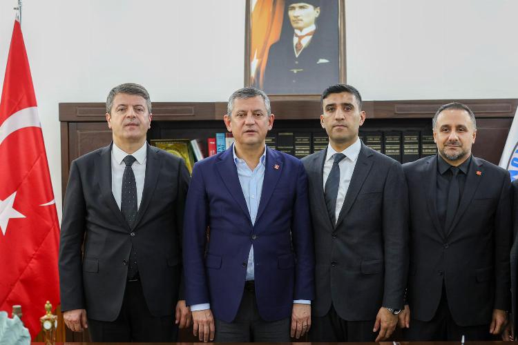 CHP Heyeti Kömür ve Yaylakonak’ta Deprem Şehitlerini Andı   