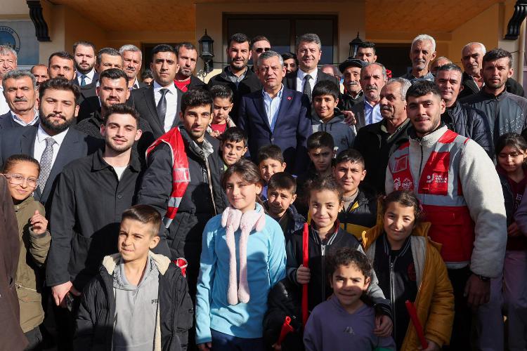 CHP Heyeti Kömür ve Yaylakonak’ta Deprem Şehitlerini Andı   