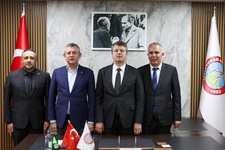 CHP Heyeti Kömür ve Yaylakonak’ta Deprem Şehitlerini Andı   