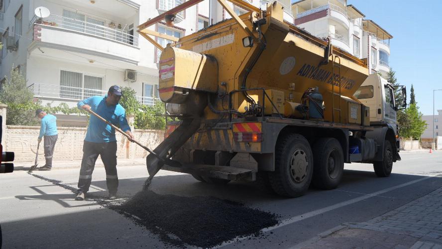 Adıyaman Belediyemizden kasis ve yol çizgisi çalışması