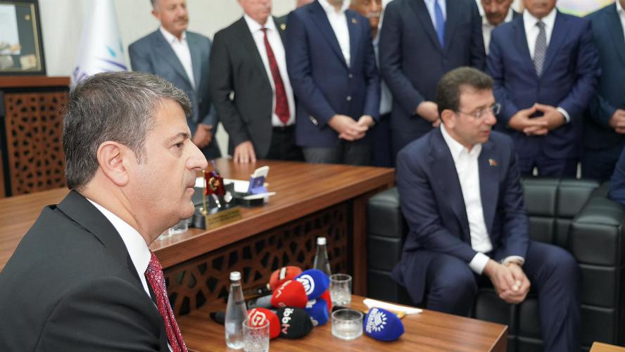 Adıyaman’da Tarihi Ziyaret: Ekrem İmamoğlu ve Gökan Zeybek’ten Dayanışma Mesajları