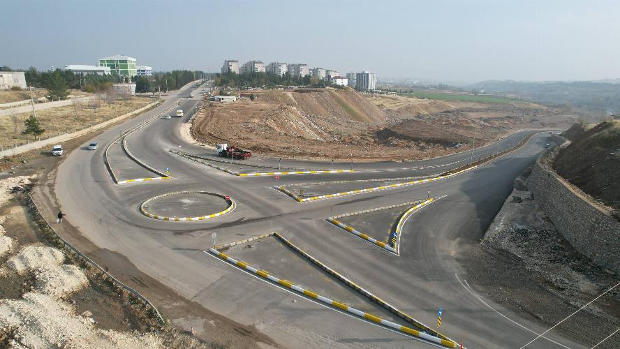 Adıyaman Belediyemizden Mersin Caddesi’nde trafik akışını rahatlatacak kavşak çalışması