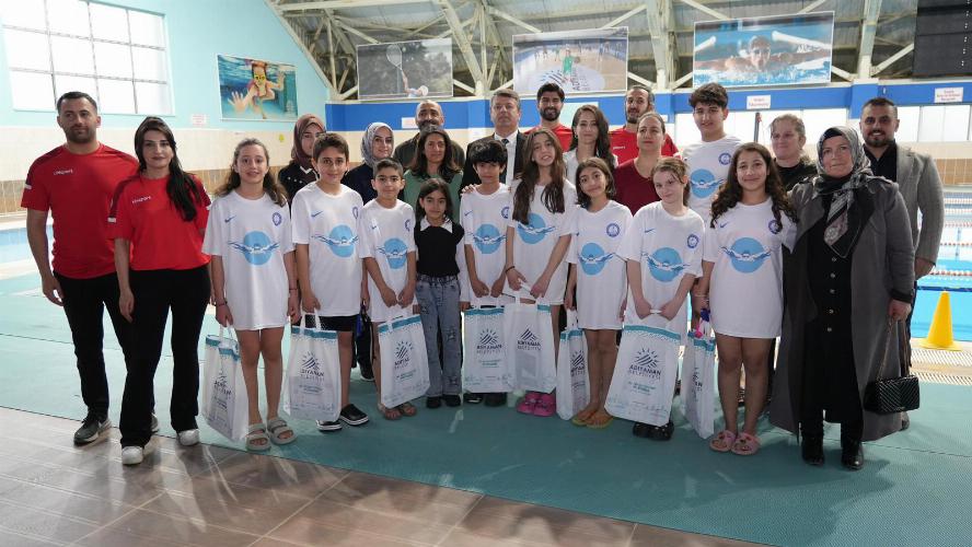 Başkanımız Tutdere’den başarılı sporculara ödül