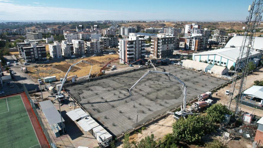 Adıyaman Belediyemiz Ek Hizmet Binasında temel betonu döküldü